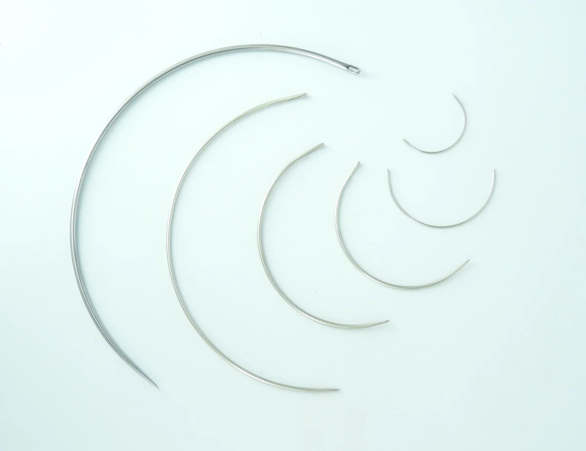 Aiguille courbe triangulaire 3°1/2 C5127 (55 mm) (sachet de 12) - Fourniture maroquinerie cuir