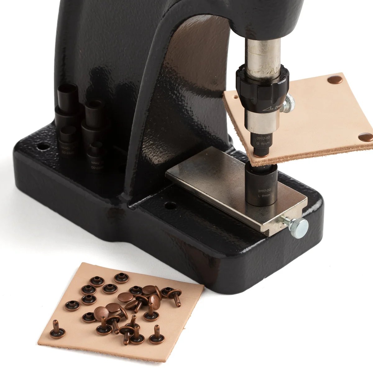 Hand Press Die - Rivets - Détail produit