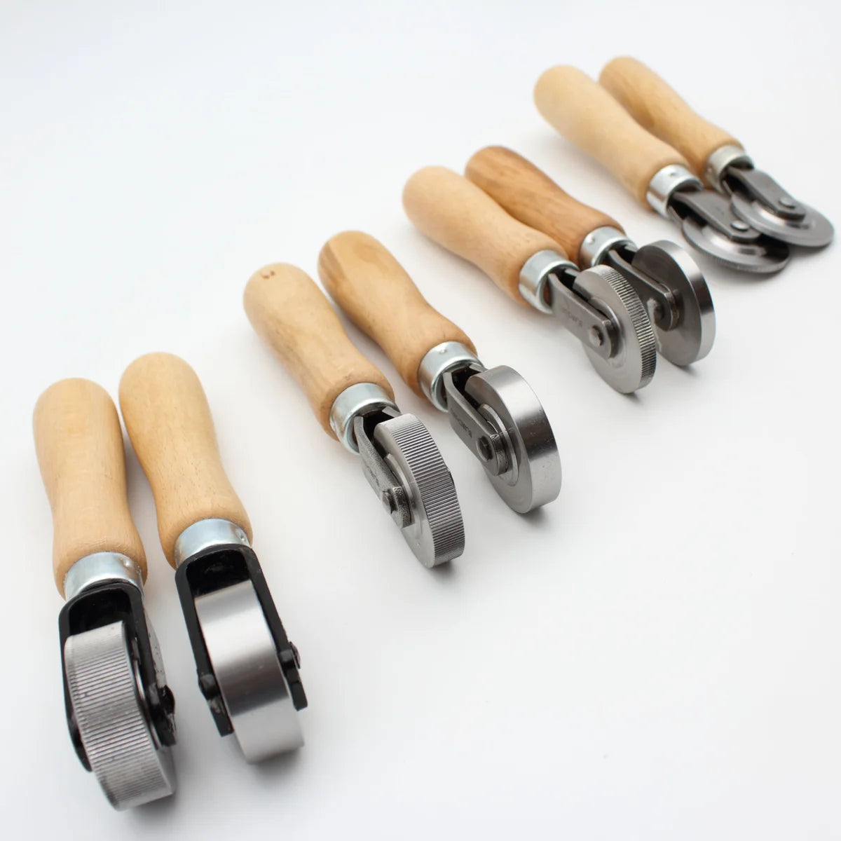 Roulette striée 3/6/10/15 mm - manche bois - Fourniture maroquinerie cuir